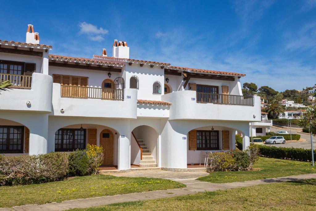 Apartamentos Son Bou Gardens By MENORCARENTALS photo 2