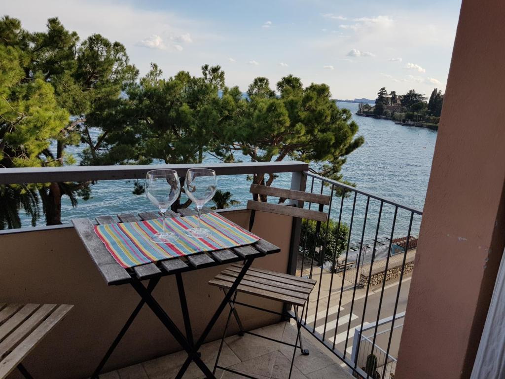 Modern Flat with lake view & private beach! photo 2