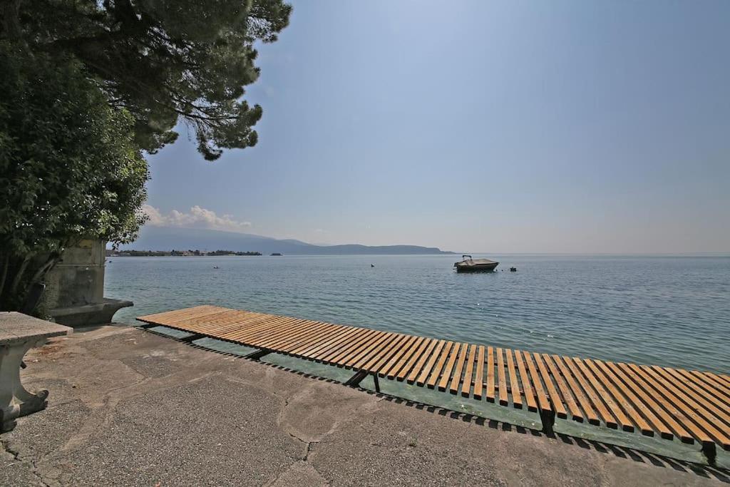 Modern Flat with lake view & private beach! photo 1