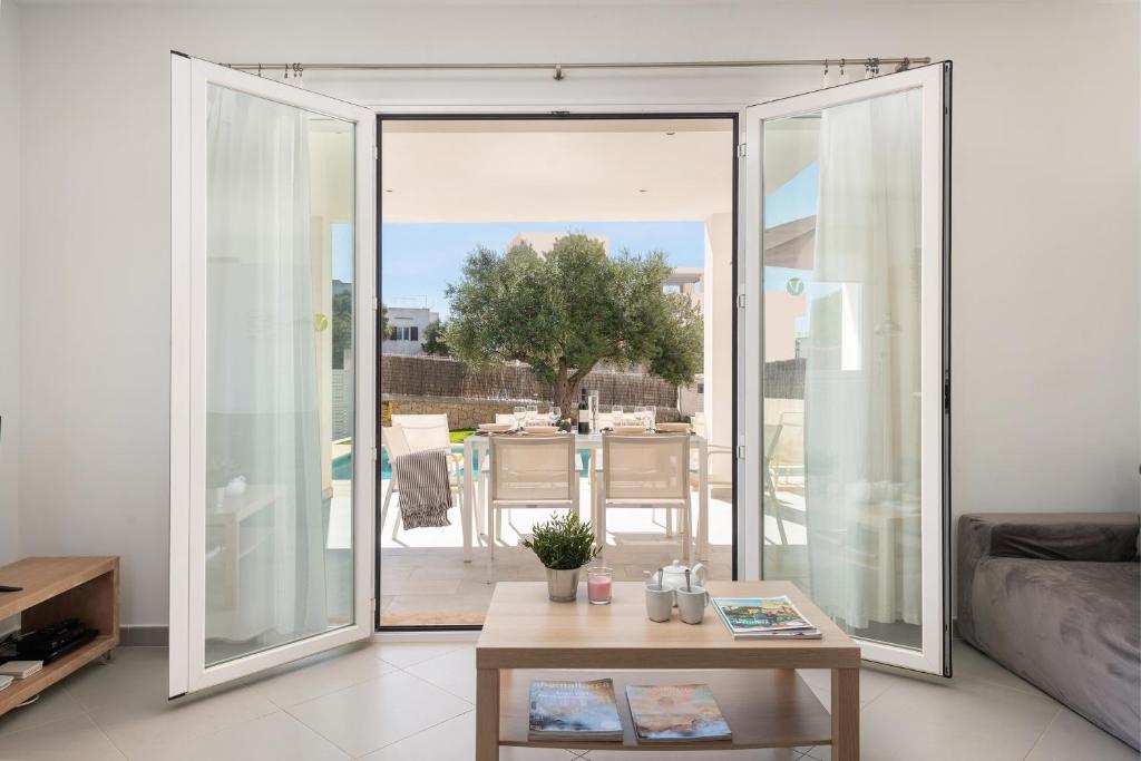 STUNNING VILLA MARIANELLA, CASA GRIS, POOL, BBQ, AC, FREE WiFi - Tap to explore photos