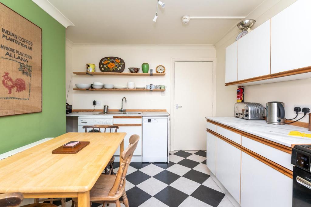 Newly Renovated City Centre Flat - Pass the Keys photo 2