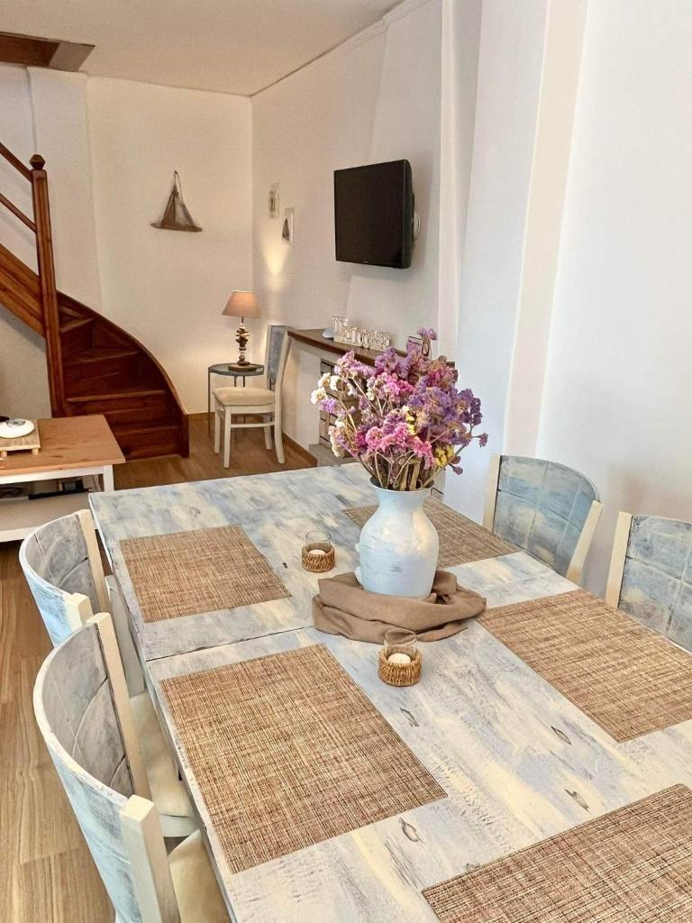 J&B Maisonette House