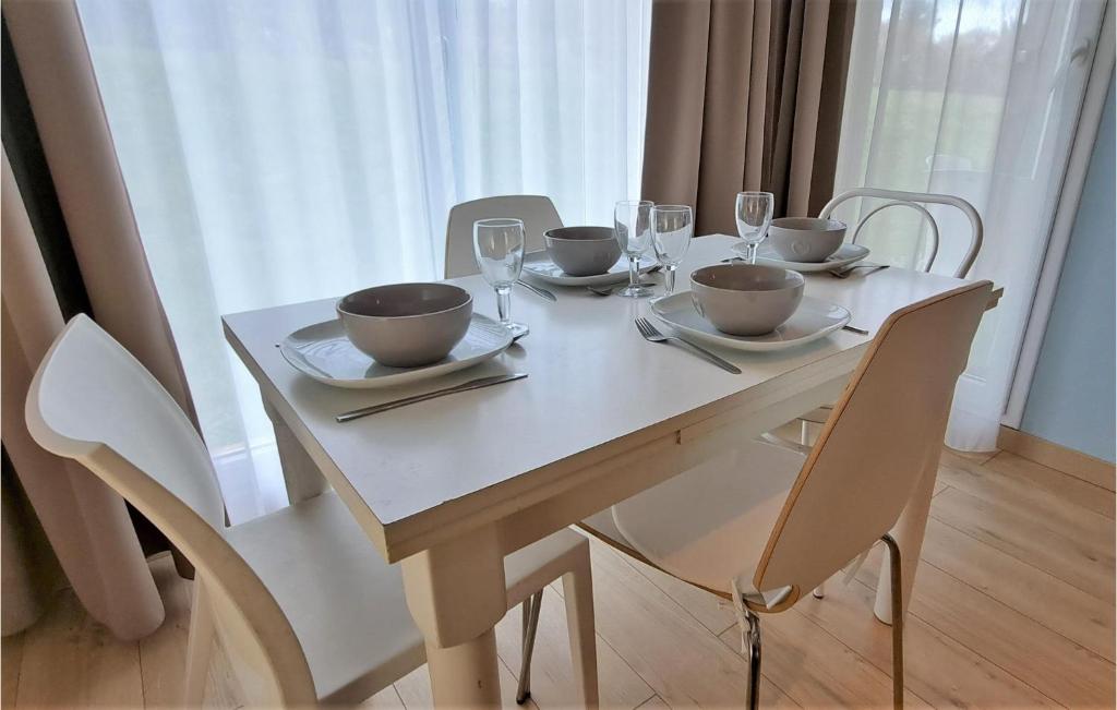 Awesome Apartment In quemauville With Outdoor Swimming Pool, Heated Swimming Pool And 1 Bedrooms photo 2