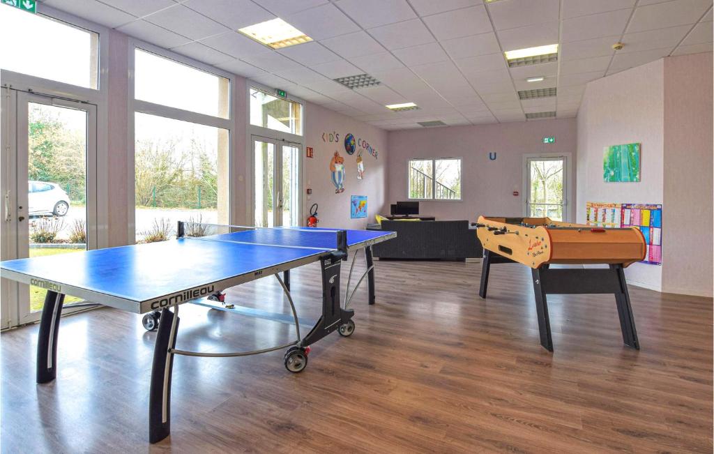 Awesome Apartment In quemauville With Outdoor Swimming Pool, Heated Swimming Pool And 1 Bedrooms photo 4