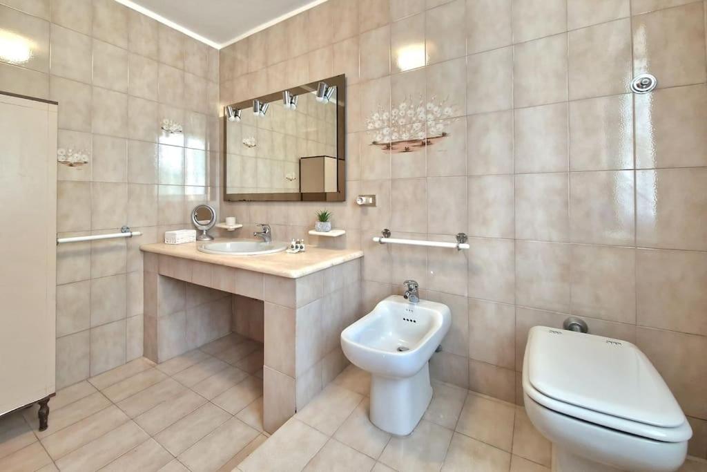 [Pochi Passi dal Mare]Ampia Casa & Cortile privato photo 2