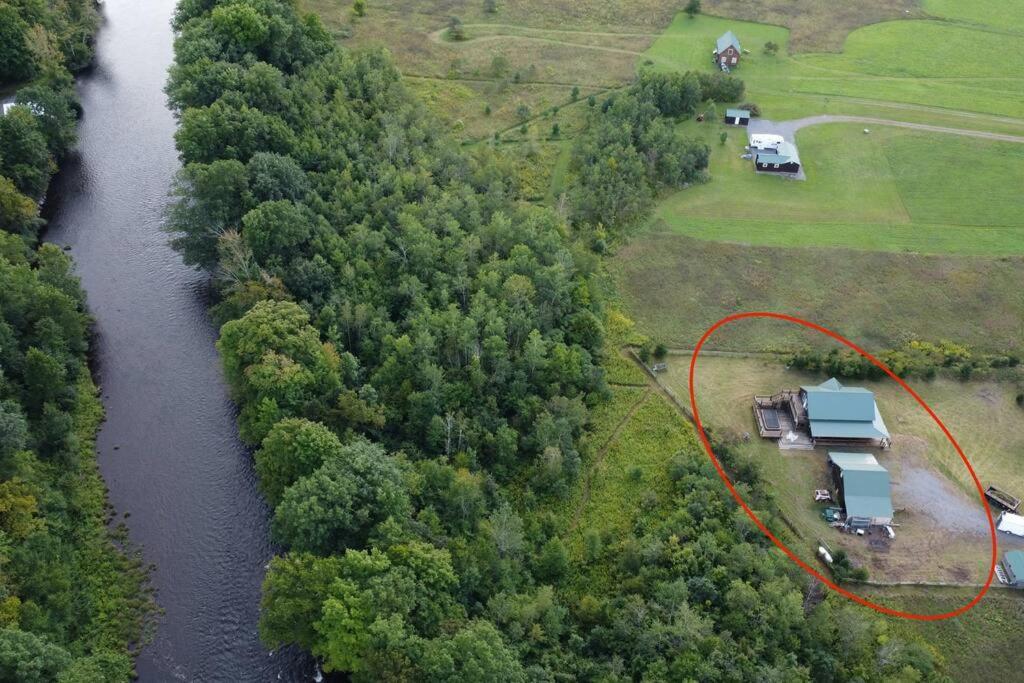 Spacious Salmon River Waterfront Lodge for 6 photo 1