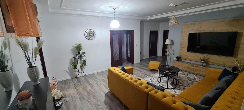 The Luxe Apartments photo 3