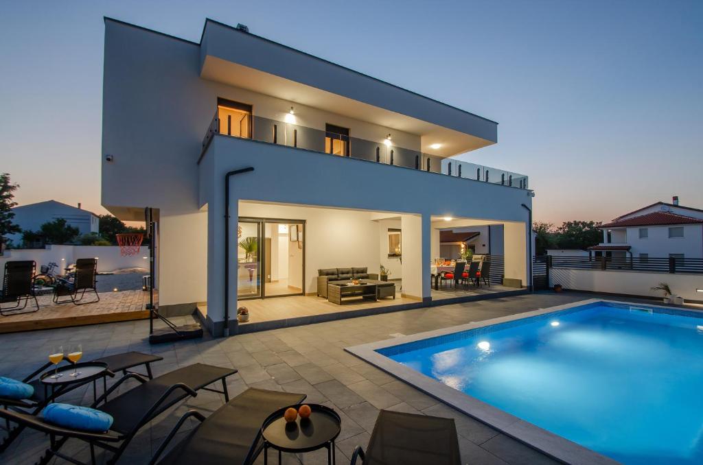 Villa Anna Barbariga, NEW 2022 luxurious villa with private pool! photo 2