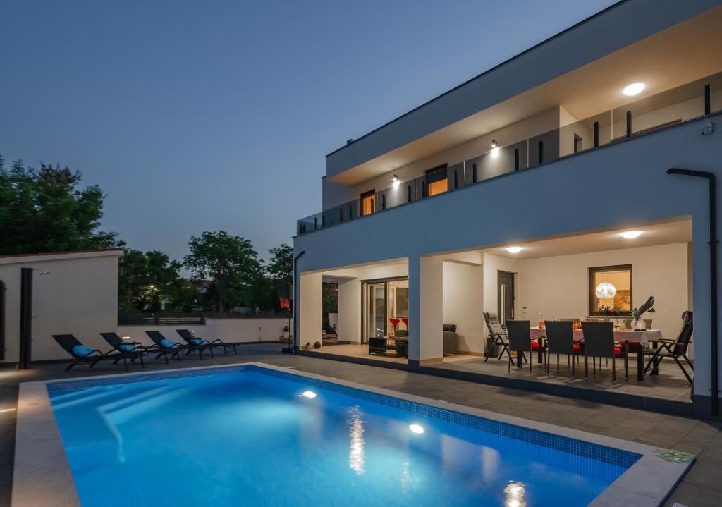 Villa Anna Barbariga, NEW 2022 luxurious villa with private pool! photo 4