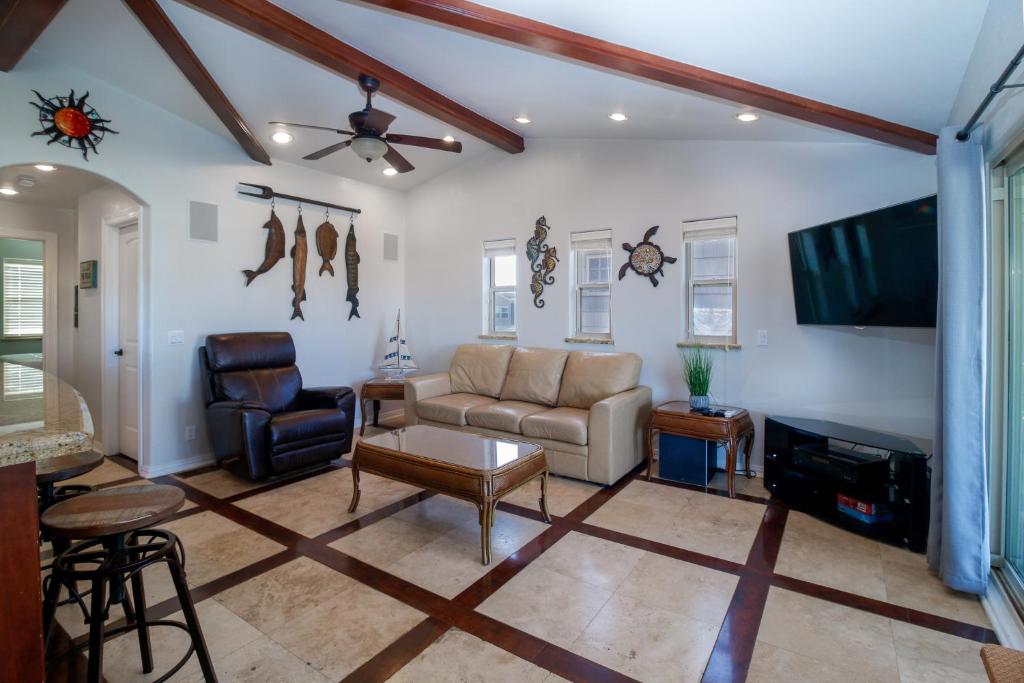 Copper Bottomed Waterfront Cottage Bring the family Please see Manager Info before booking photo 1
