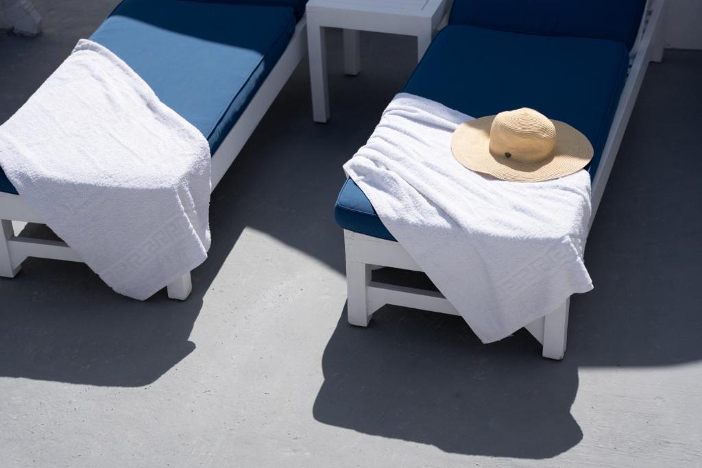 White Swallow Suite Santorini photo 3