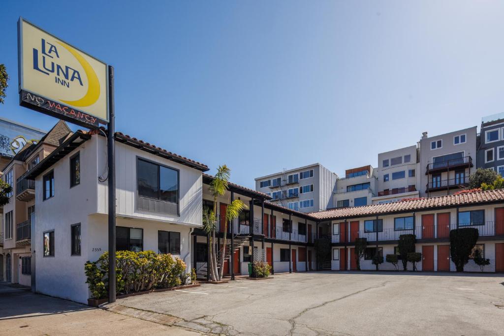 La Luna Inn photo 2
