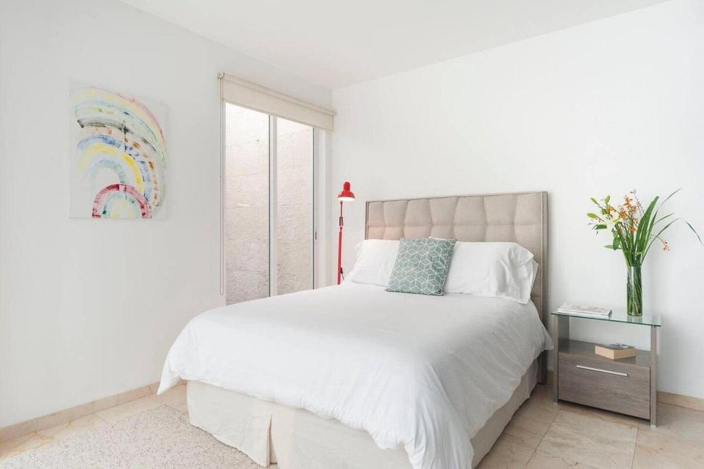 Condesa Residence Amsterdam 103 Sunny 1Bed 1Bath on Amsterdam AV