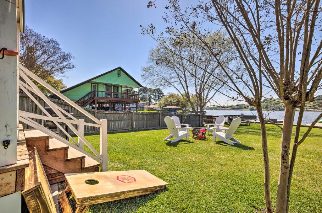 Updated Lake Conroe Cabin Rental - Walk to Water! photo 1