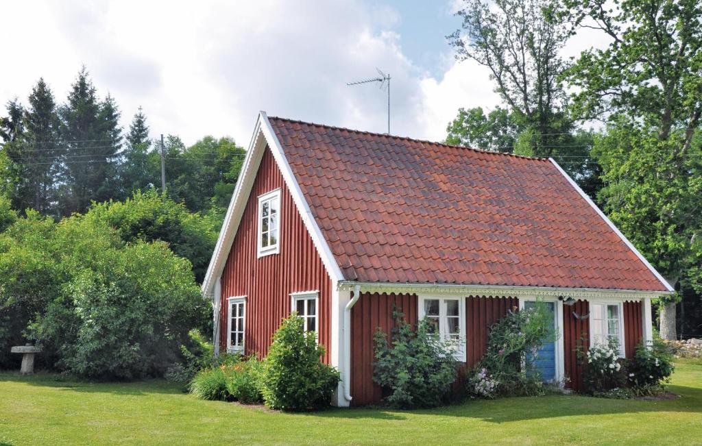 Nice Home In Tving With 3 Bedrooms, Sauna And Wifi