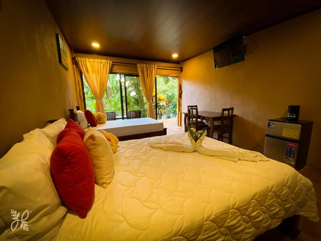 Hotel Heliconias Nature Inn & Hot Springs photo 3