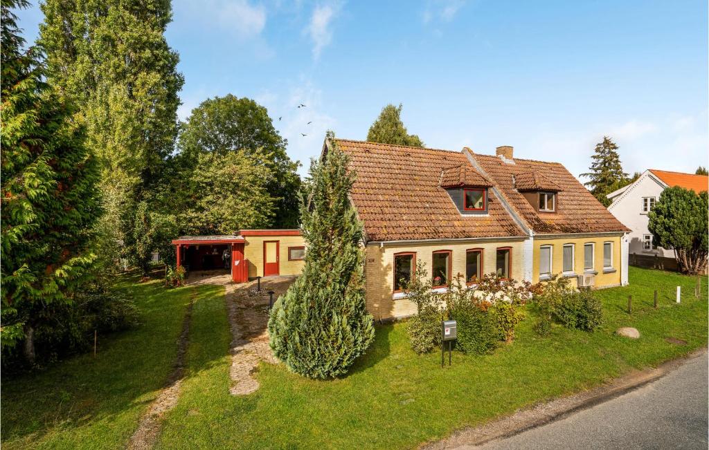 Amazing Home In Bandholm With 3 Bedrooms And Wifi