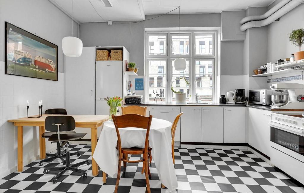 Stunning Home In Kolding With 12 Bedrooms And Wifi photo 3