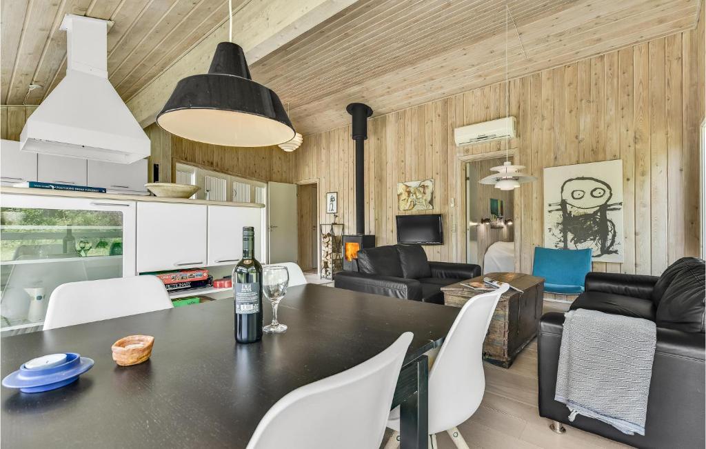 Amazing Home In Humble With 3 Bedrooms, Sauna And Wifi photo 2