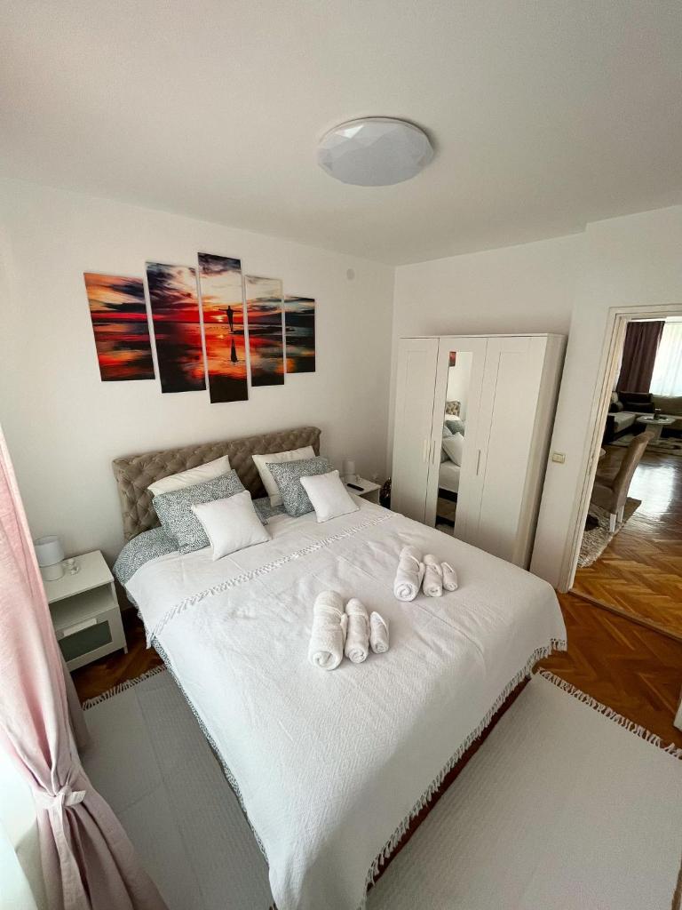 Elegant escape photo 3