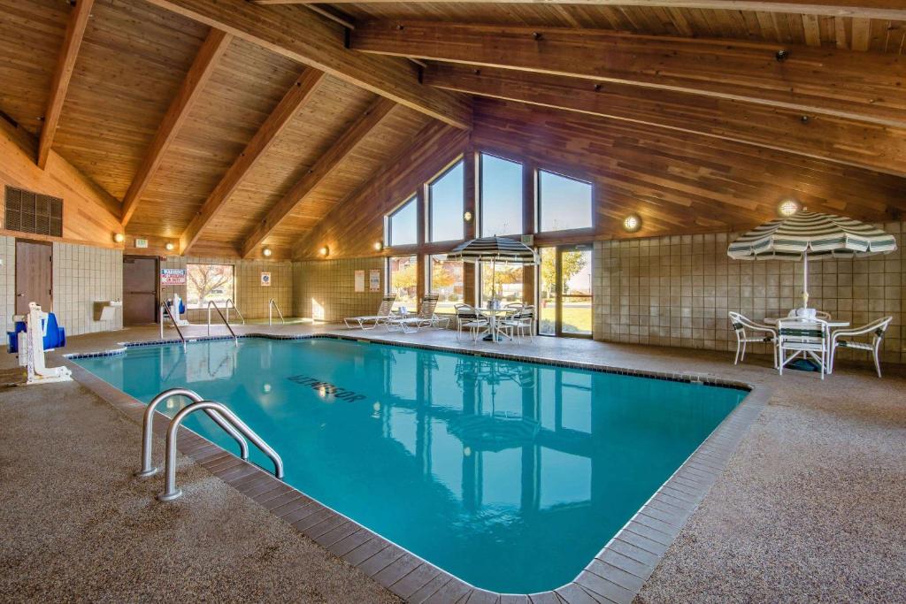 AmericInn by Wyndham Windsor Ft. Collins photo 4