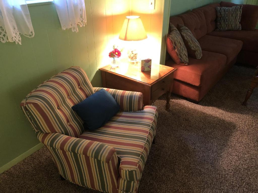 Rustic BEACH FRONT Basement Apt, Pet Friendly Wi-Fi apts photo 1