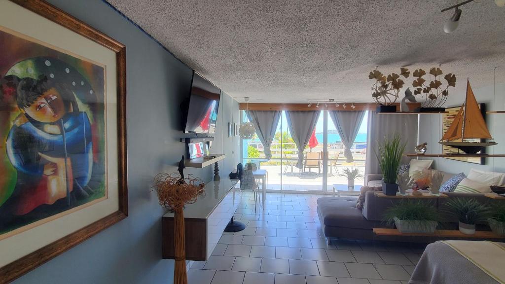 Cozy Apartment, Ocean Front photo 4