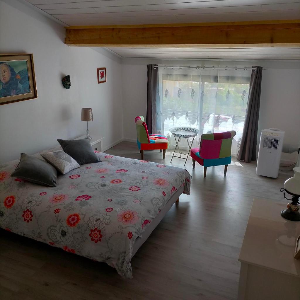 Alaric Lodge: gîte champêtre avec parking privé. photo 4