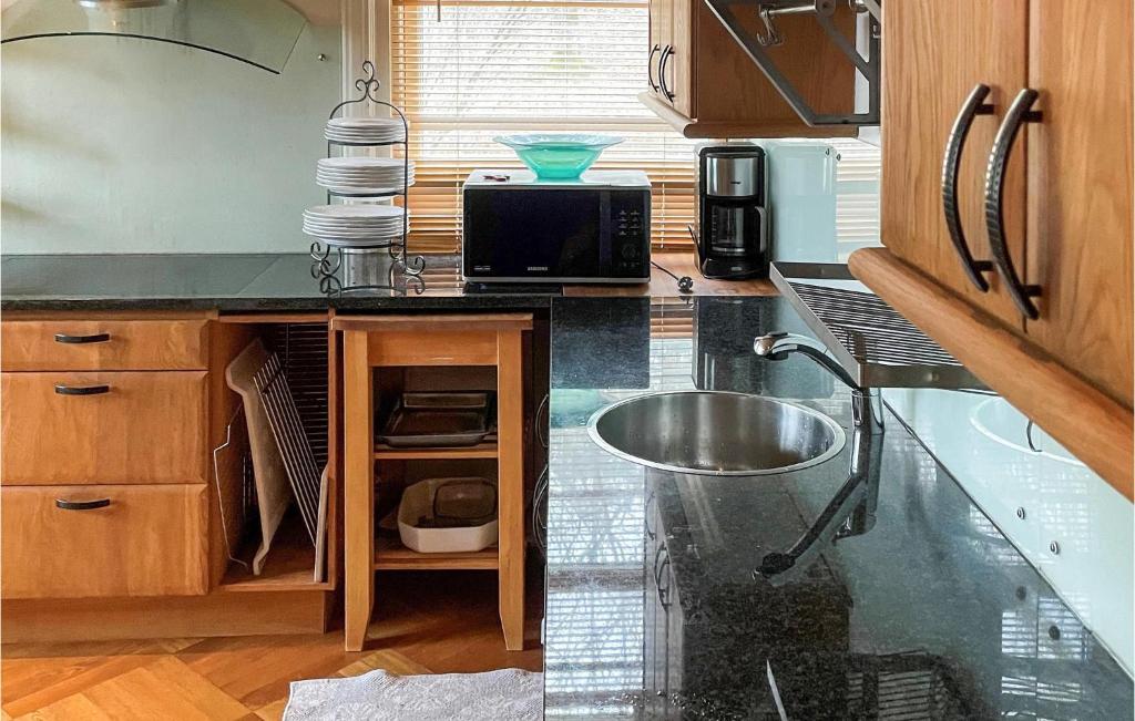 Stunning Apartment In Bors With Wifi And 2 Bedrooms photo 3