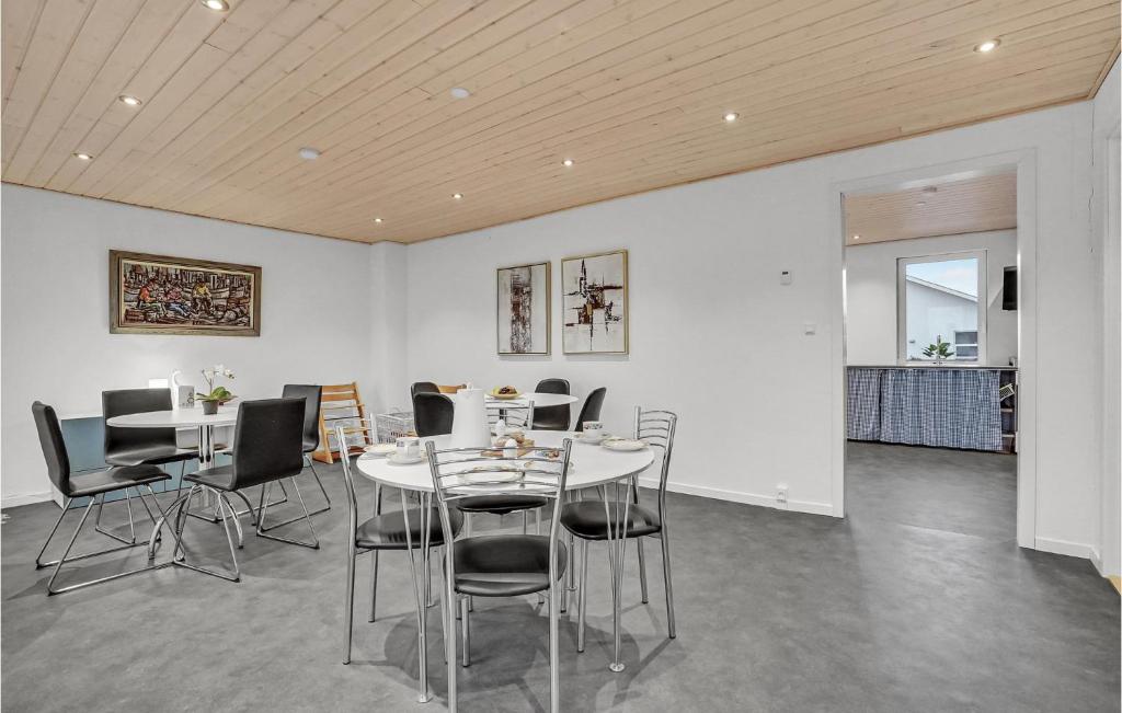 Awesome Apartment In Billund With Wifi And 1 Bedrooms photo 3