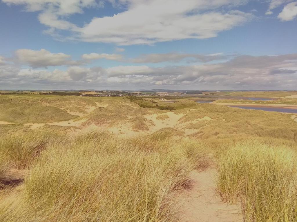 Berryhill East Steading - Sleeps 6 - Peterhead - Dog Friendly - Rural Location -Smart TV - Golf Driving Range - EV Point photo 2