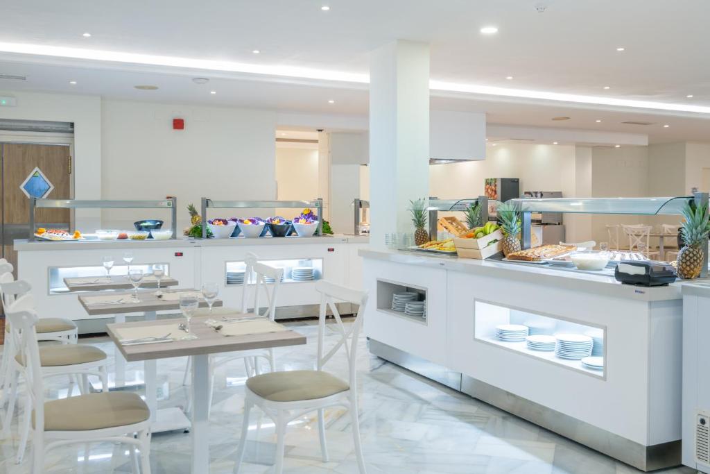 Hotel Nerja Club Spa by Dorobe photo 4