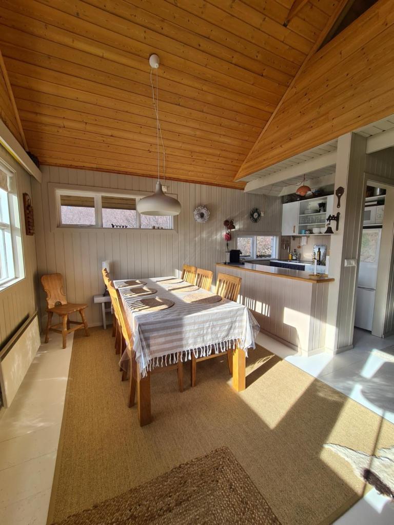Cozy Cottage in Icelandic nature with Hot tub photo 2