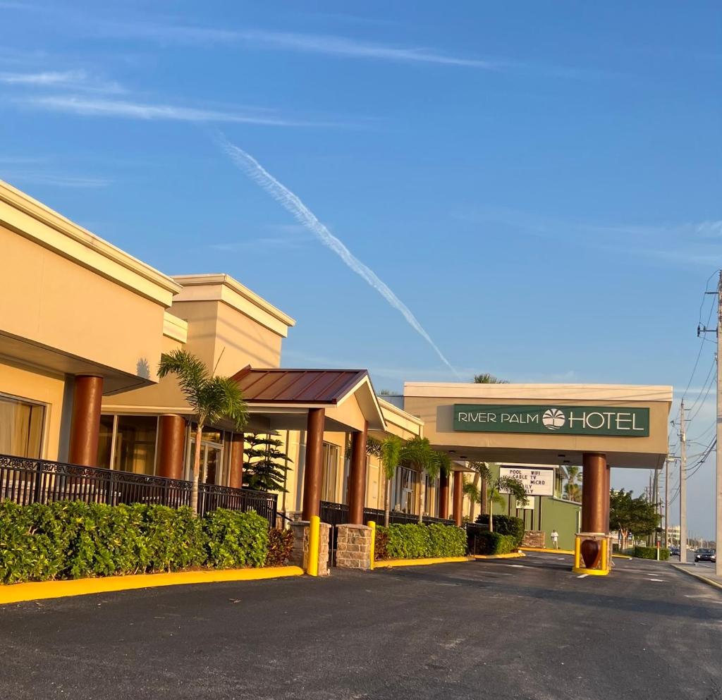 River Palm Hotel image