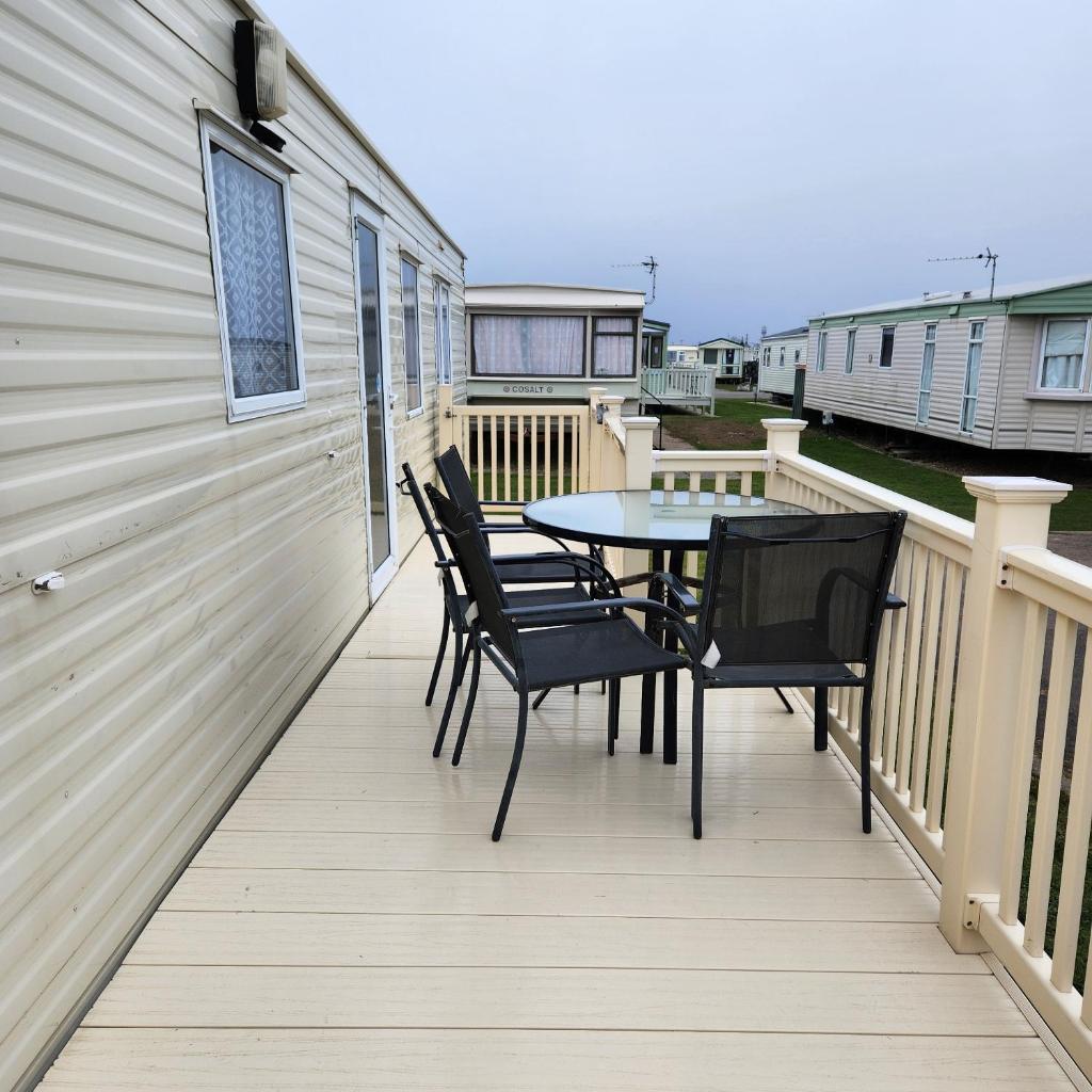 3 BEDROOM CARAVAN AT THE GRANGE HOLIDAY PARK, CHAPEL ROAD INGOLDMELLS