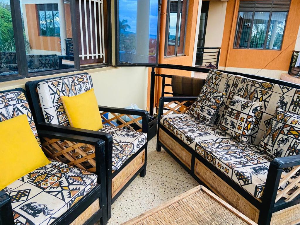 Elegant Escape - Access two cozy bedrooms photo 4
