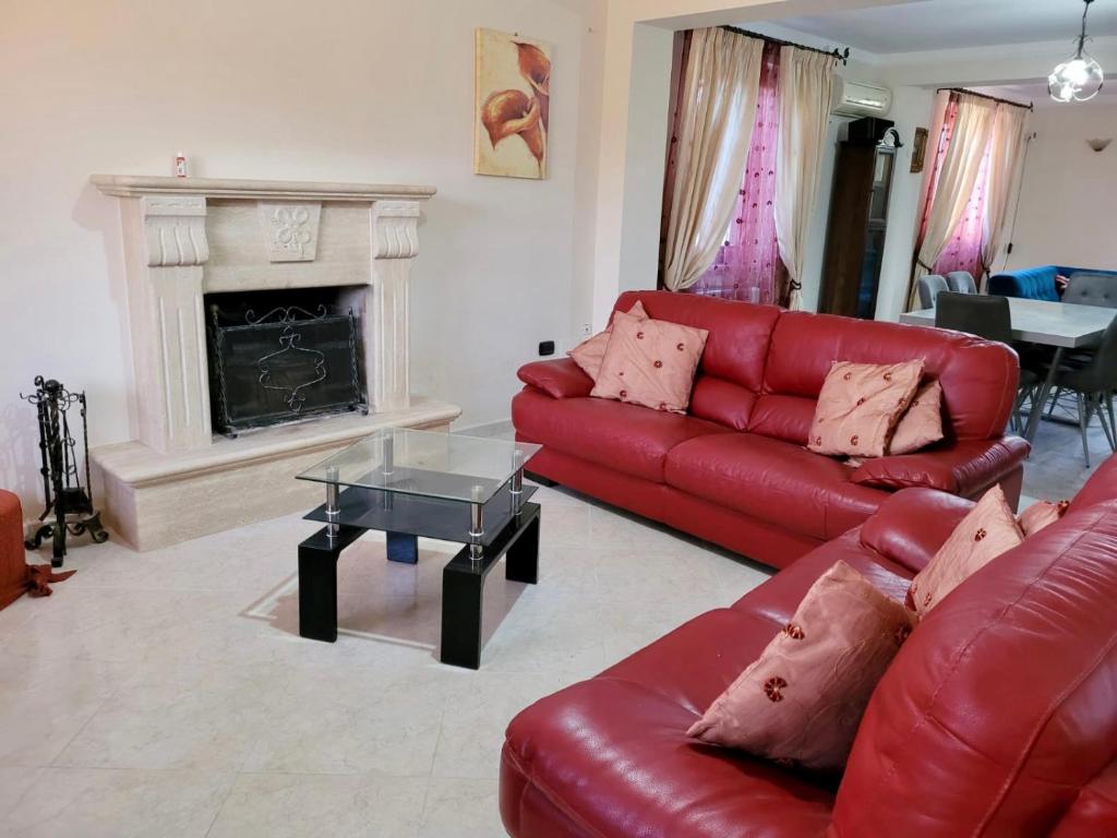 Immaculate 4-Bed House in Cassino Villa Aurora photo 4