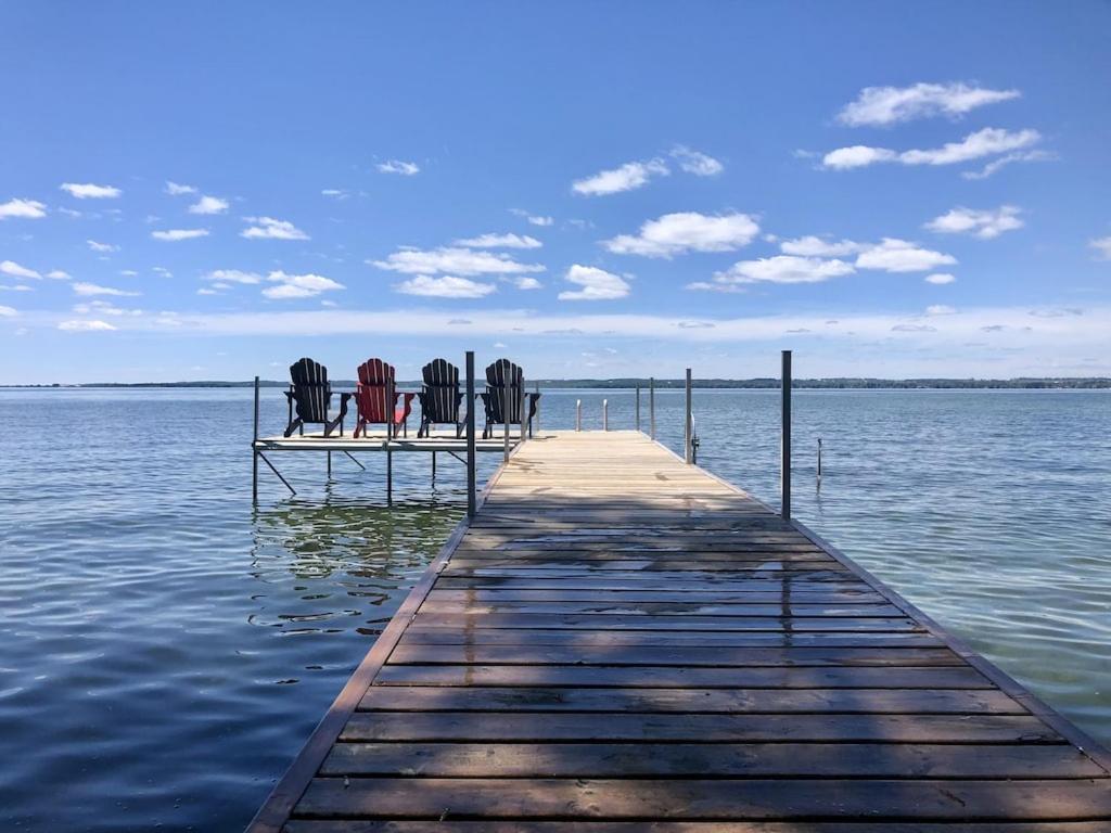 Paradise Waterfront Cottage (35 Min Drive From Toronto)