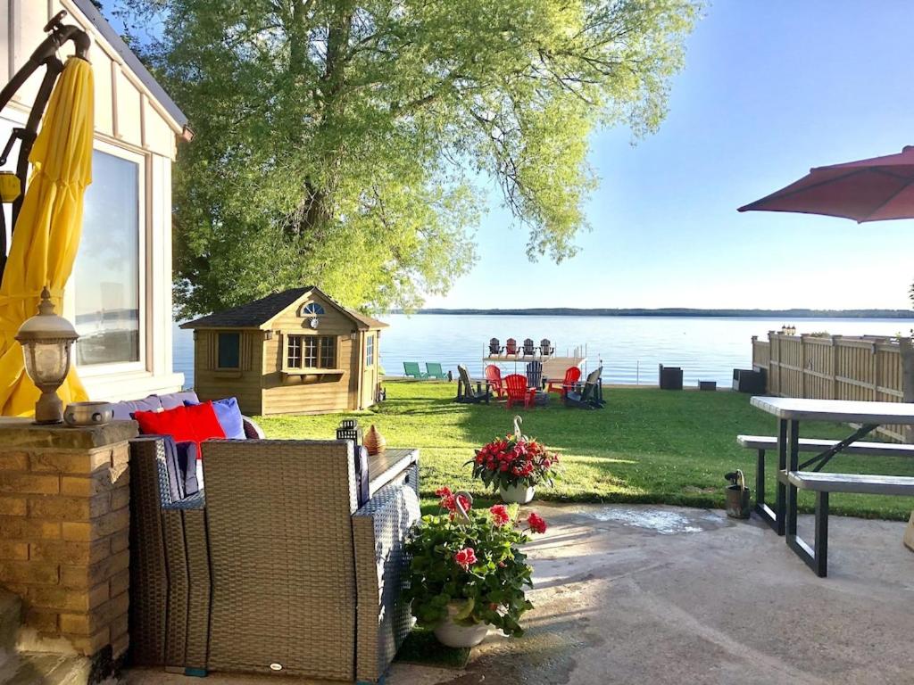 Paradise Waterfront Cottage (35 Min Drive From Toronto) photo 2