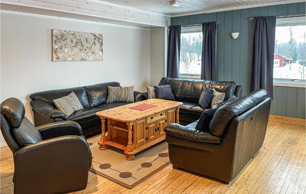 Awesome Apartment In Mesnali With Internet photo 3