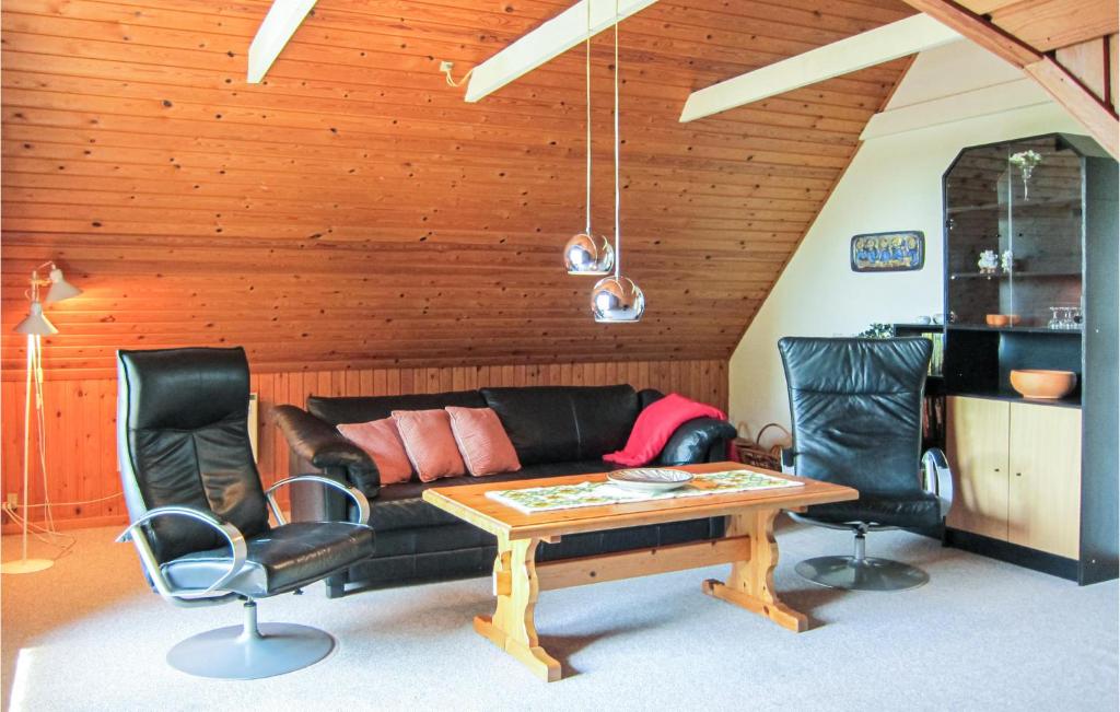 Awesome Home In Rnne With 3 Bedrooms And Wifi photo 2