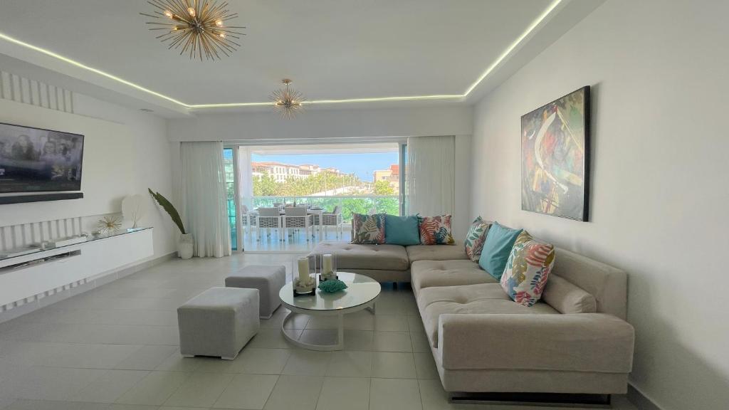 Relaxing 2 Bedroom Ocean View with Pool Close to the Beach photo 1