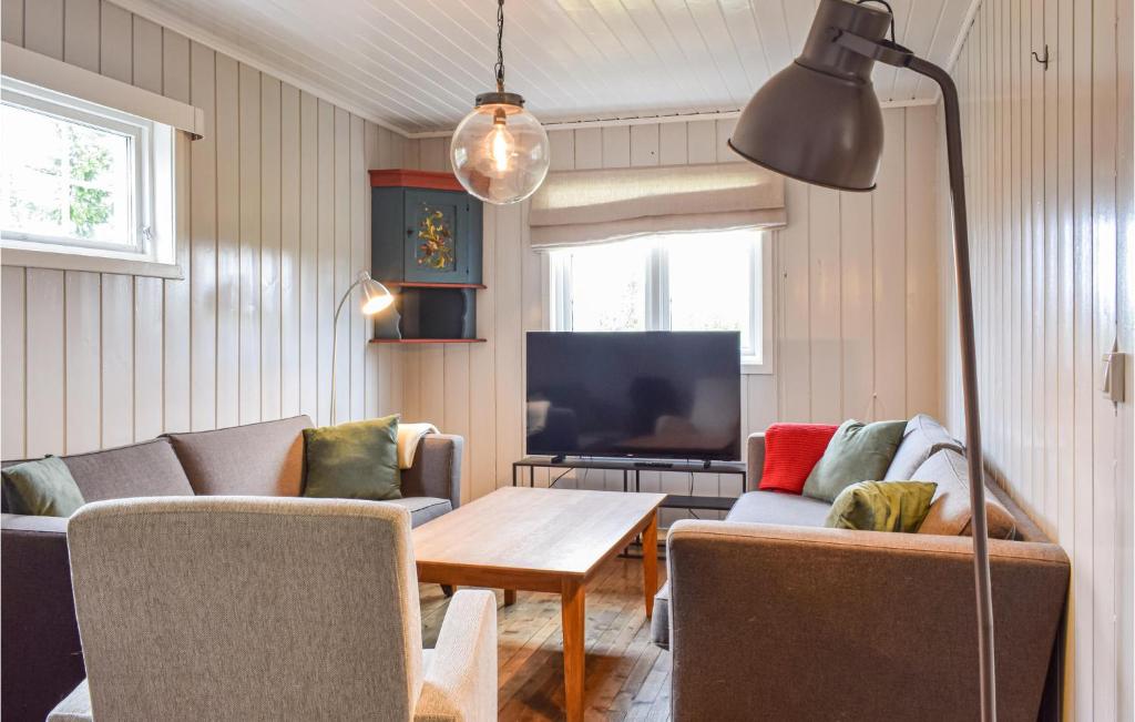 Nice Home In Sjusjoen photo 2