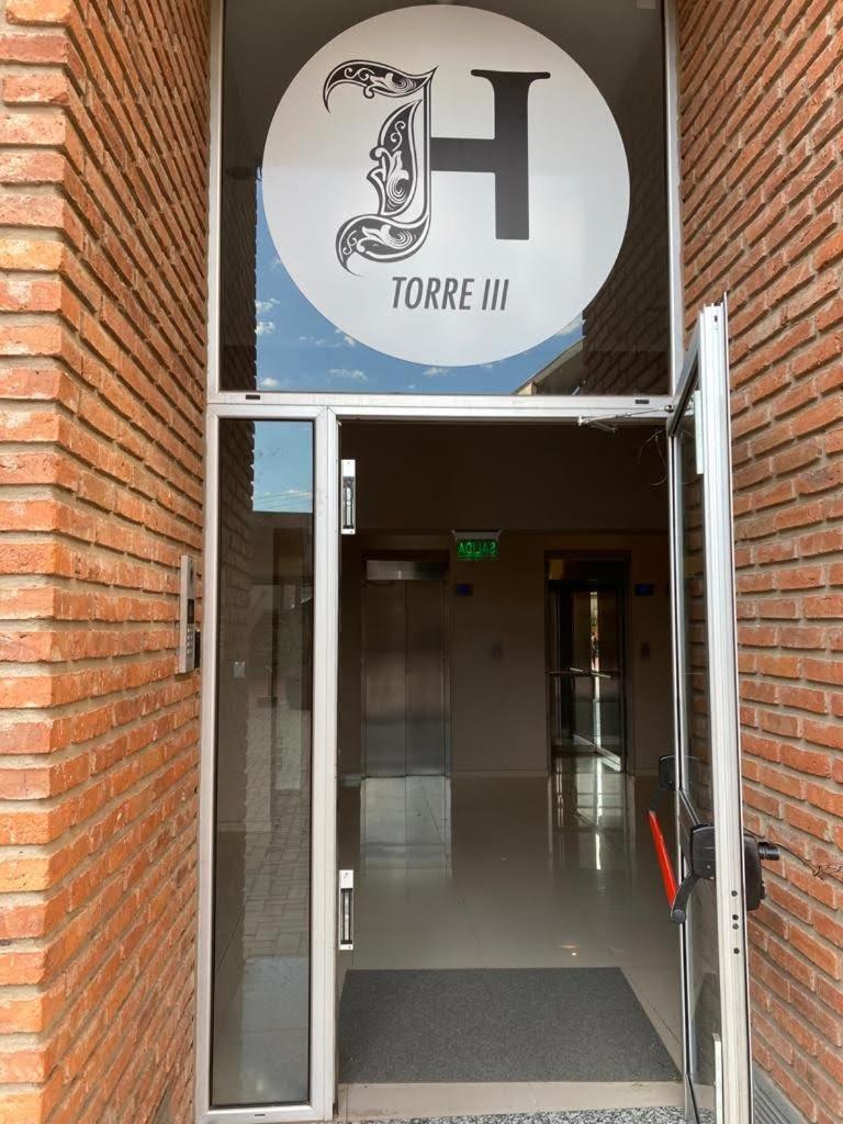 TORRES H photo 2