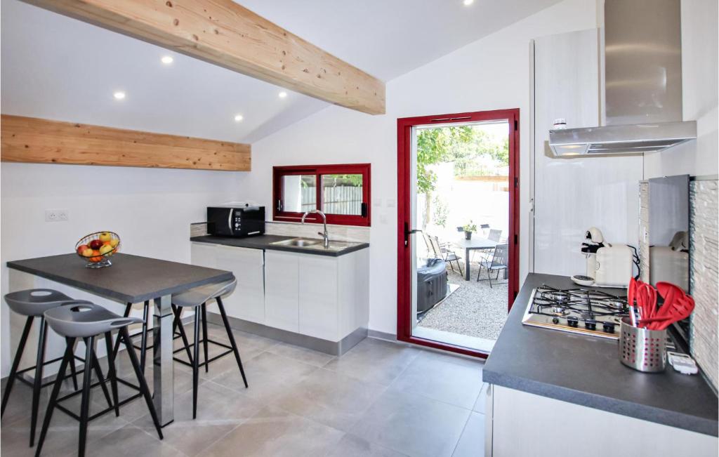 Stunning Home In Salon De Provence With Wifi And 2 Bedrooms photo 2