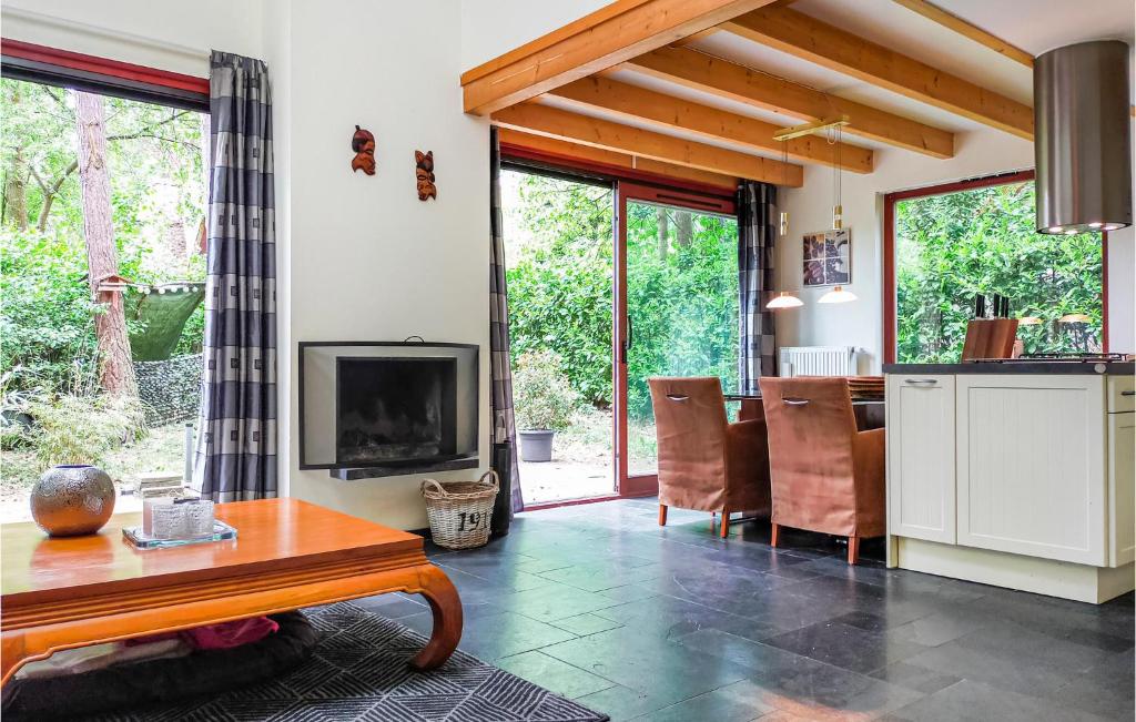Awesome Home In Rekem-lanaken With Wifi And 2 Bedrooms photo 4