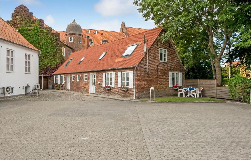 Nice Home In Tnder With 2 Bedrooms And Wifi