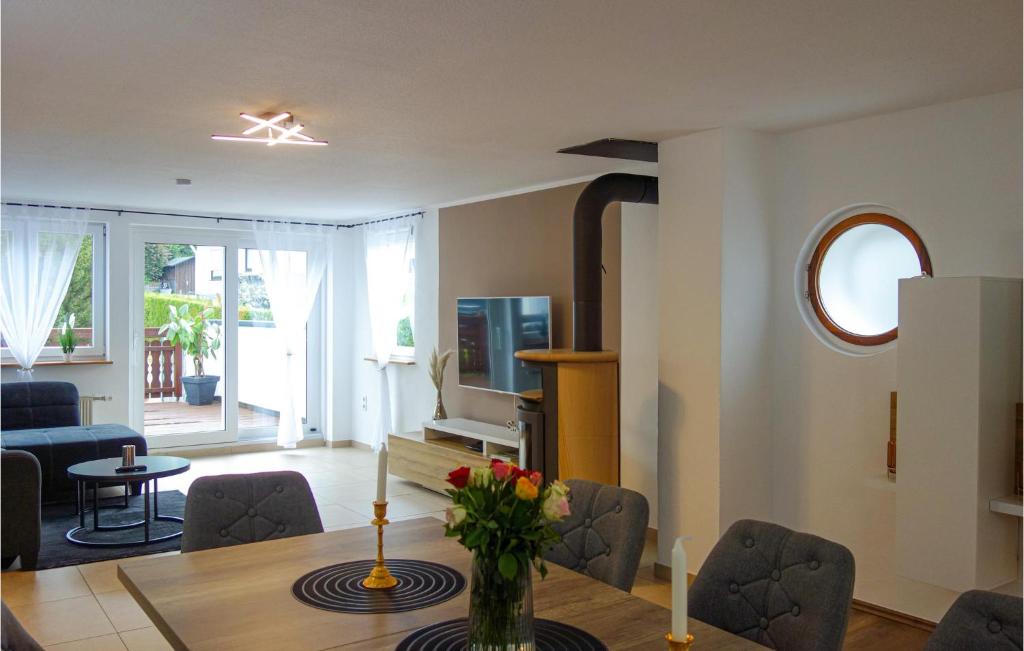 Nice Home In Schmallenberg With Wifi And 5 Bedrooms photo 3