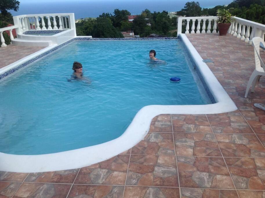 Hibiscus Cottage