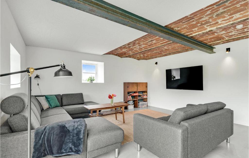 Beautiful Apartment In Varde With 7 Bedrooms And Wifi photo 3